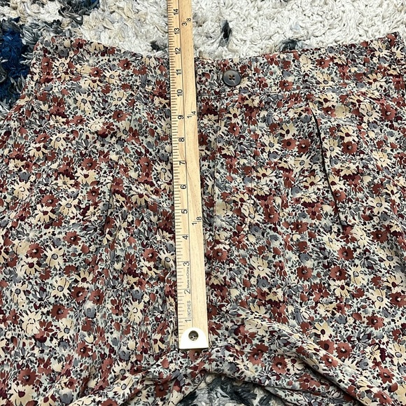 Sold NWT Easel Juniors Large Flare Pants Floral Print Pleats Lightweight Fabric - Picture 7 of 8